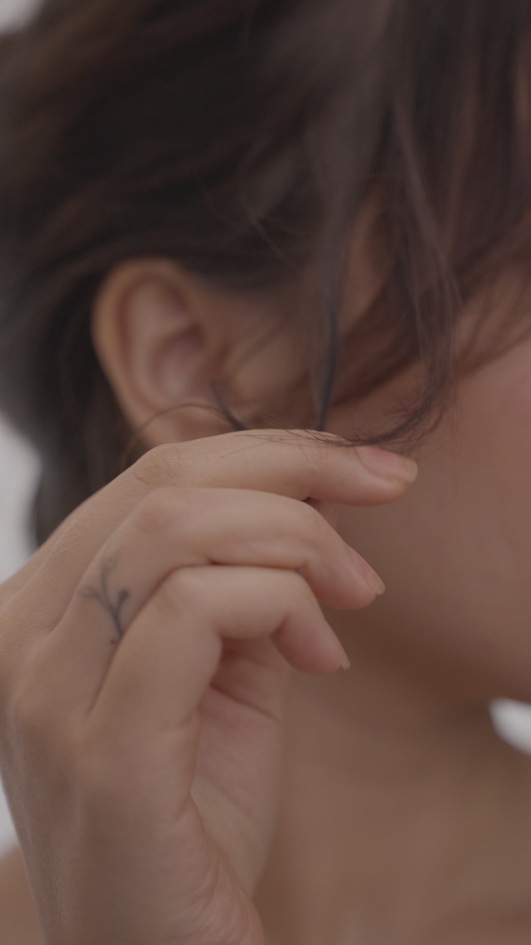 Load video: Underwire Top - Fern